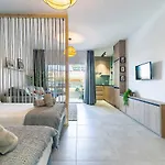 Solana 16 17 Apartment